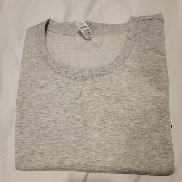 90 Degree by Reflex women sweatshirt with thumb hole| Silver/ Gray colour |NWT - Picture 9 of 9
